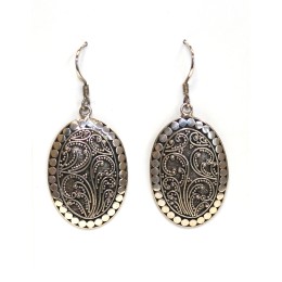 Hõbekõrvarõngad - motiiviga ovaalsed rõngad